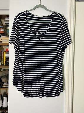 Emory Park Women's Navy and White Striped Crisscross V-Neck T-Shirt 2XL